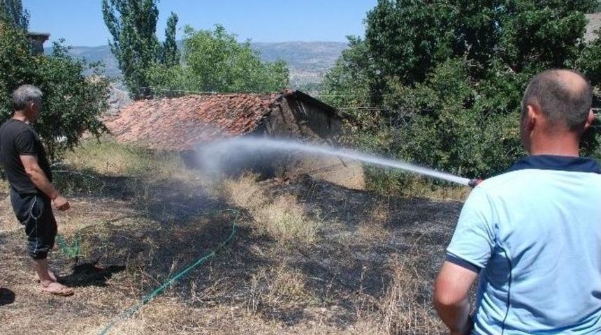 Tokat&rsquo;ta Ot Yangını Mahalle Sakinlerini Korkuttu