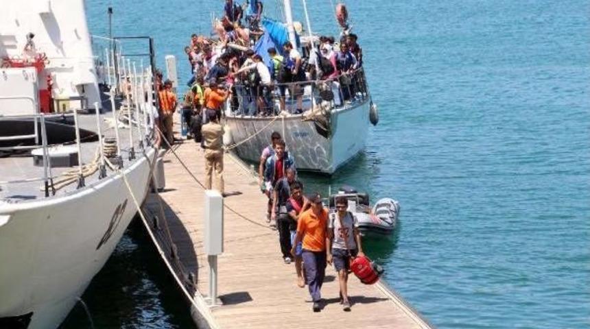 Yelkenliyle Yunanistan'a Ka&ccedil;maya &Ccedil;alışan 100 Suriyeli Yakalandı