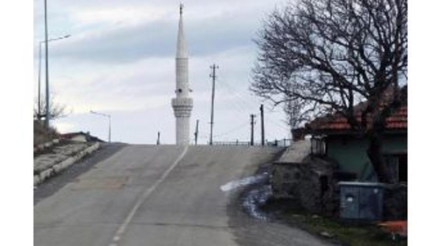 Cami'nin Minaresi Objektife Böyle Yansıdı
