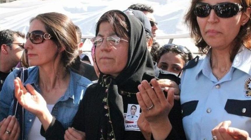 Şehit Okan Acar’ın Annesi: "senin Evin Burası Kalk Oğlum"