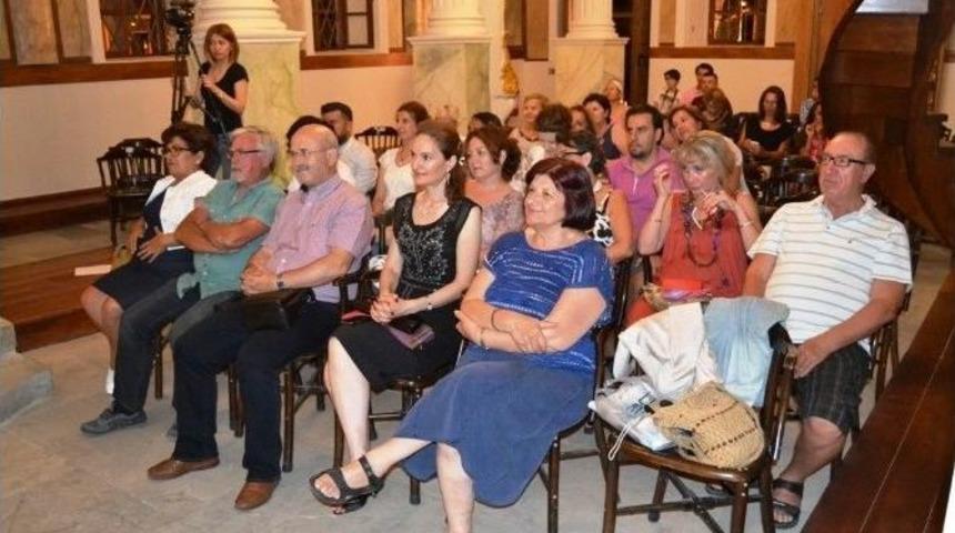 Ayvalık&rsquo;ta T&uuml;rksoy Coşkusu