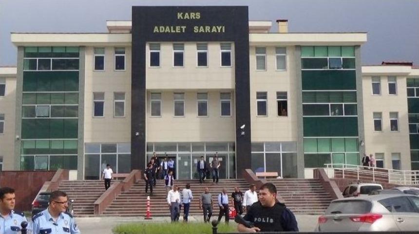 Kars Adliyesinde Silahlı &Ccedil;atışma: 2 Yaralı