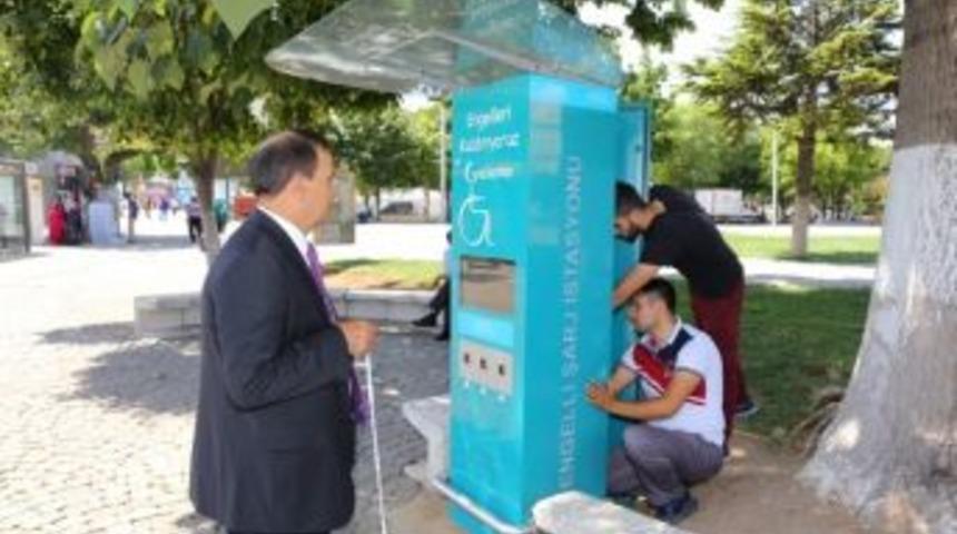 Engellilerin Şarj Cihazlarının Kabloları Kesiliyor