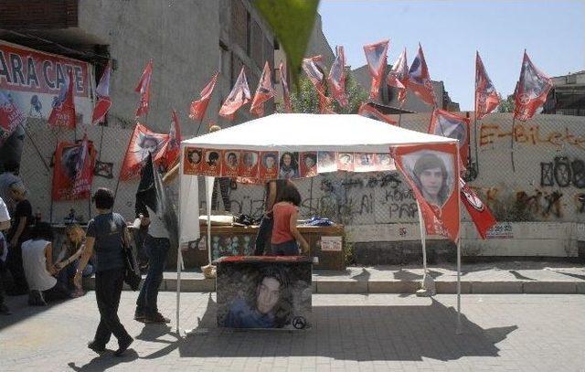 Eskişehir Sgdf Ve Anarşi Grubu Üyeleri Hayatını Kaybeden Arkadaşları İçin Taziye Çadırı Kurdu