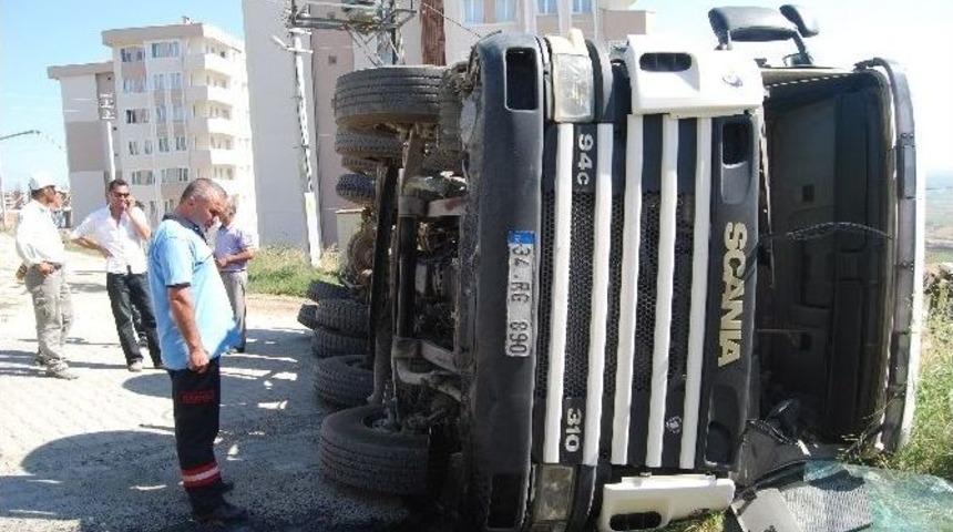 Beton Mikseri Devrildi: 1 Yaralı