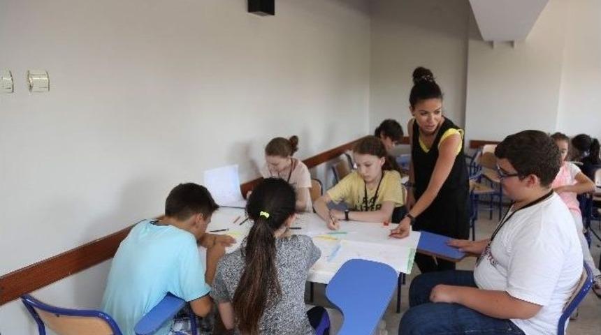 Çocuklar Haklarını Yaz Okullarında Öğreniyor