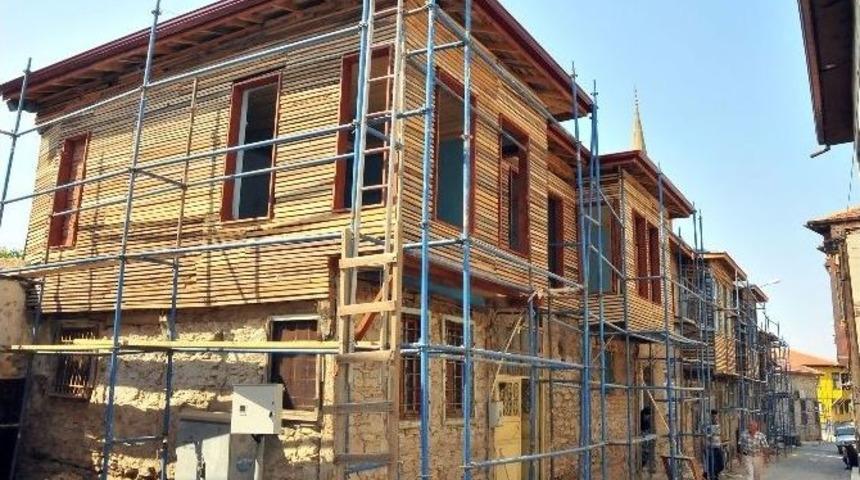 Akşehir&rsquo;de Değirmen Sokağın Tarihi Dokusu Yenileniyor