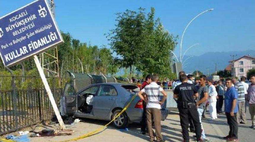 Otomobil Kamyonla &Ccedil;arpıştı: 1 &Ouml;l&uuml;, 1 Yaralı