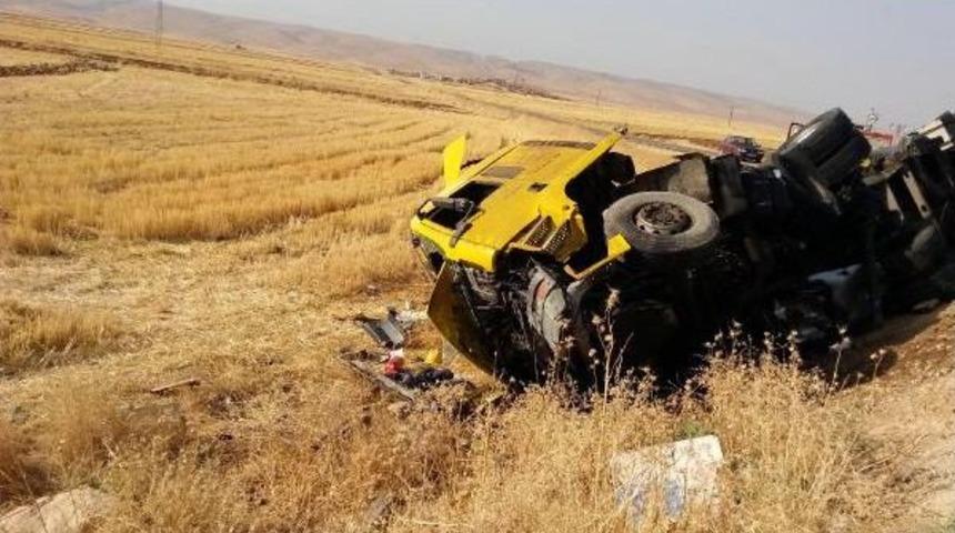 Nusaybin'de Ham Petrol Y&uuml;kl&uuml; Tanker Devrildi: 1 Yaralı