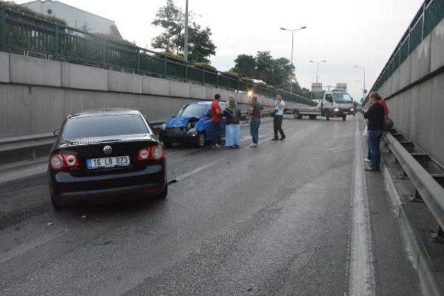 Bursa'da Zincirleme Kaza: 3 Yaralı