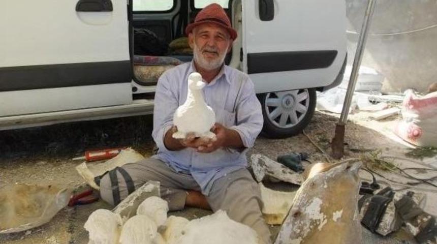&Ccedil;ift&ccedil;iliği Bıraktı, Heykeltıraş Oldu
