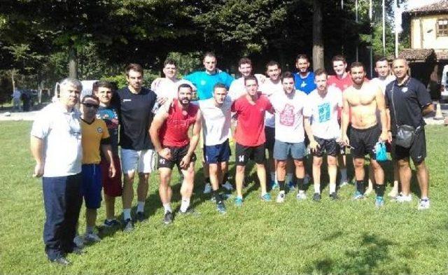 Nil&uuml;fer Belediyespor Hentbolde Sezonu A&ccedil;tı 1