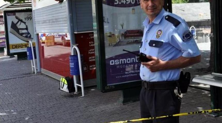 Otob&uuml;s Durağındaki &Ccedil;anta, Korkuya Neden Oldu