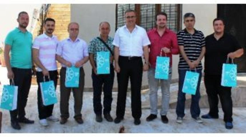 Başkan Kara&ccedil;oban&rsquo;dan Gazetecilere Jest