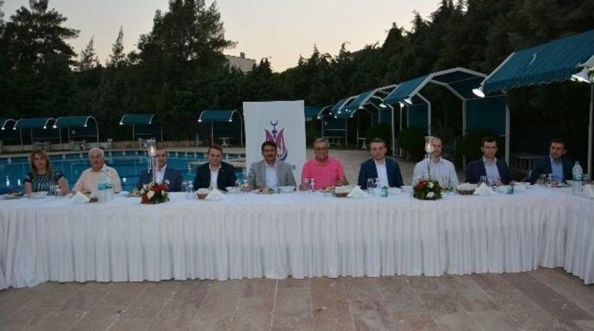 Başkan &Ccedil;elik Basın Mensuplarını Yemekte Ağırladı