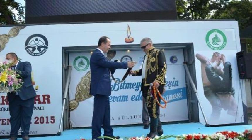 Kırkpınar Ağası Selim&rsquo;E, Davullu- Zurnalı Karşılama