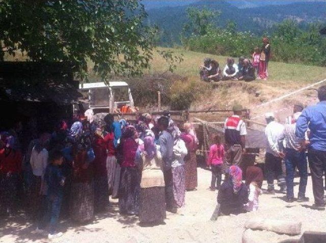 Traktörden Düşen Kadın Öldü, Oğlu Yaralandı