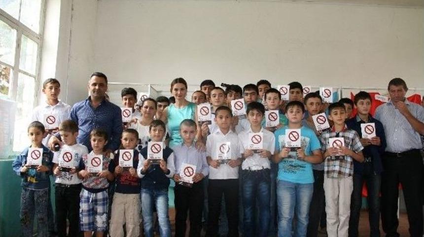 Tavus&rsquo;ta &Ouml;ğrencilere Kitap Dağıtıldı