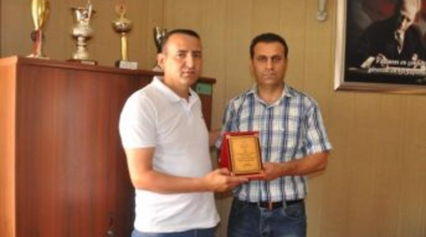 Kahta Fed&rsquo;e Ş&uuml;kran Plaketi Verildi