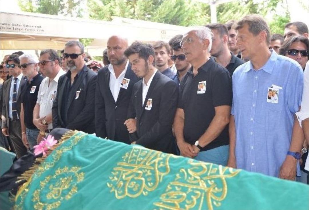 &Uuml;nl&uuml; İşletmeci Ve Oğlu Son Yolculuğuna Uğurlandı