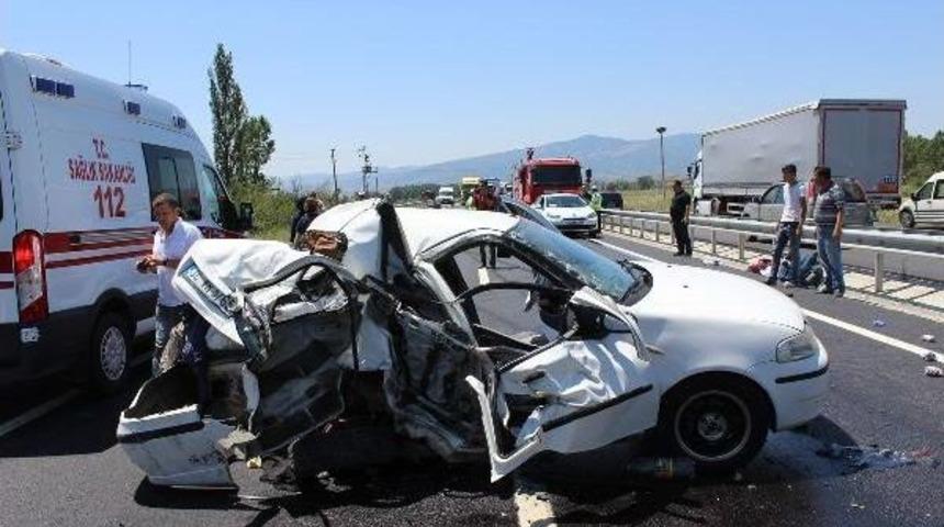 &Ccedil;orum'da Trafik Kazası:2 &Ouml;l&uuml; 1 Yaralı