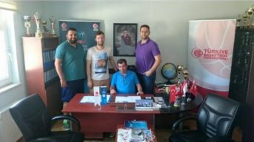 Deli&ccedil;ay, Yalova Belediyespor&rsquo;a İmza Attı