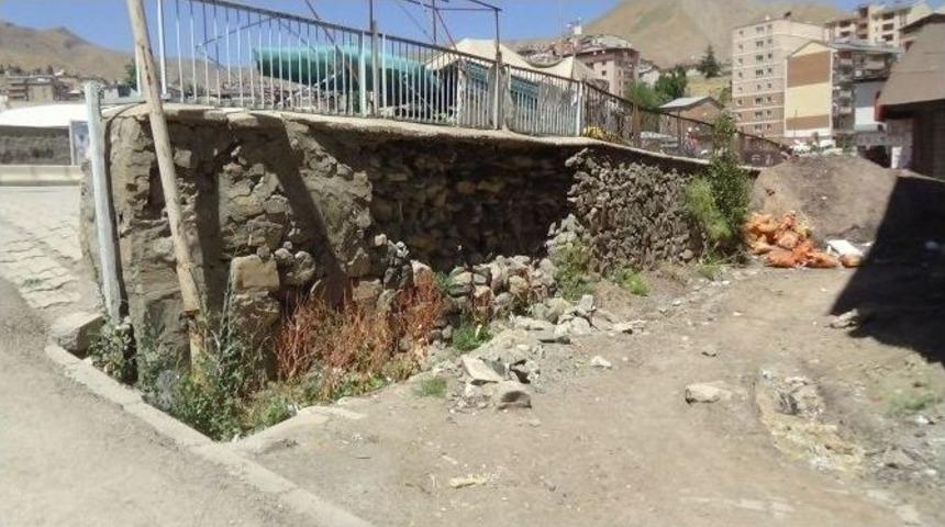 Mahalle Sakinlerinden K&uuml;l Tepkisi