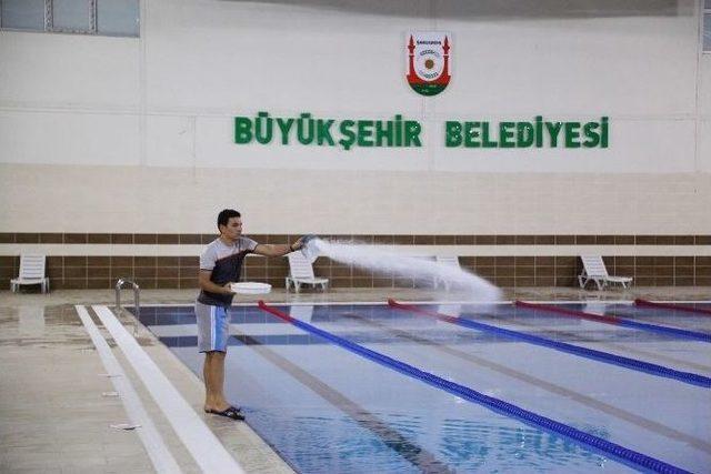 Günde 7 Bin Kişi Büyükşehir Belediyesi’nin Havuzunda Yüzüyor