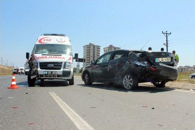 Tekirdağ’da Otomobil Ambulansa Çarptı: 4 Yaralı