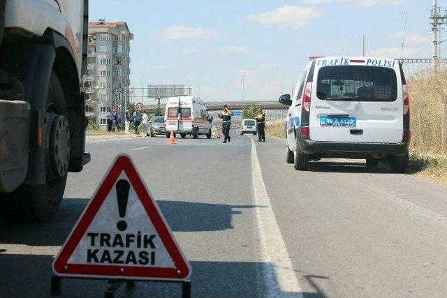 Tekirdağ’da Otomobil Ambulansa Çarptı: 4 Yaralı