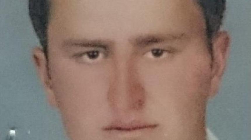 Devrilen Trakt&ouml;r&uuml;n Altında Yaralandı, Hastanede &Ouml;ld&uuml;