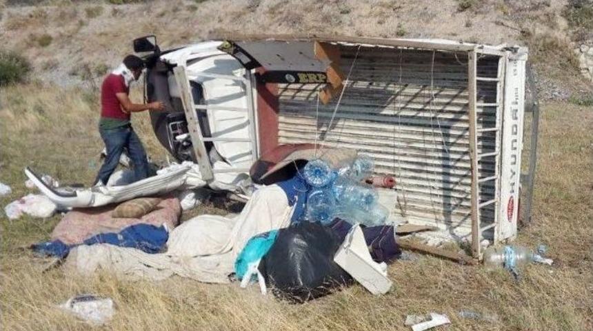 Saruhanlı&rsquo;da Trafik Kazası: İki Yaralı