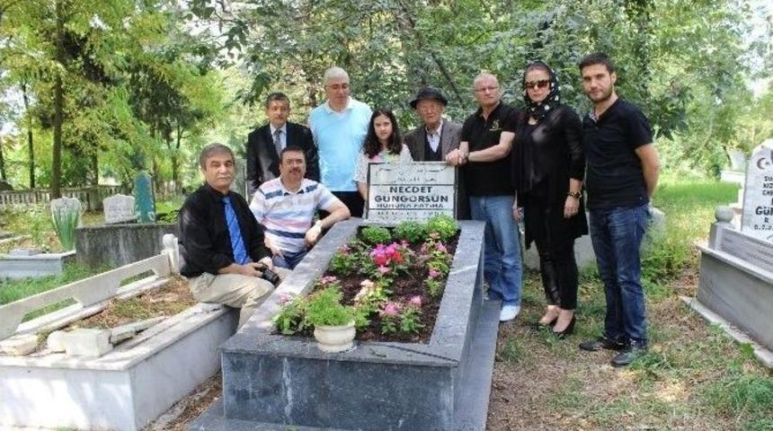 Necdet G&uuml;ng&ouml;rs&uuml;n &Ouml;l&uuml;m&uuml;n&uuml;n 8. Yıl D&ouml;n&uuml;m&uuml;nde Kabri Başında Anıldı