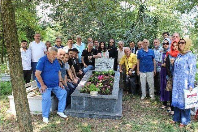 Necdet Güngörsün Ölümünün 8. Yıl Dönümünde Kabri Başında Anıldı