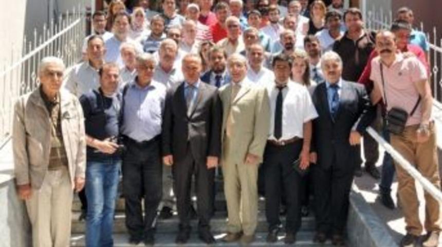 Vali G&uuml;ner &lsquo;24 Temmuz Basın Bayramı&rsquo;nda Gazetecileri Unutmadı