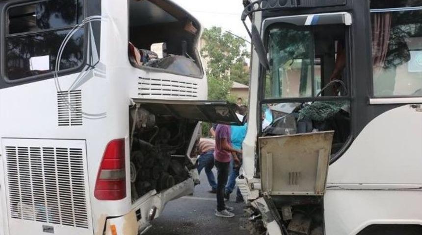 Denizli&rsquo;de Otob&uuml;sler Kaza Yaptı: 7 Yaralı