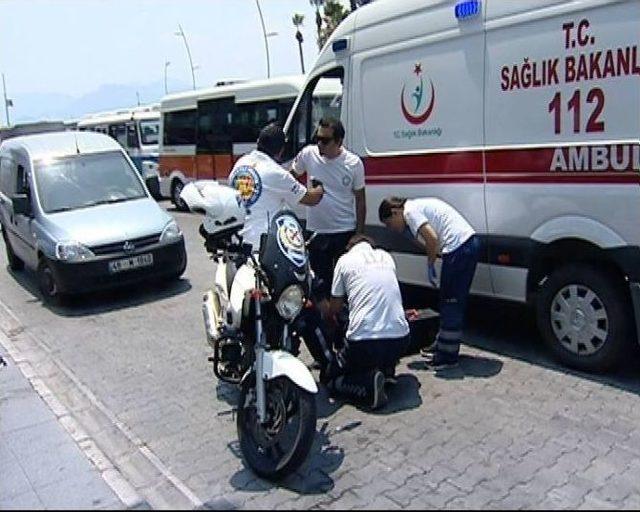 Ani Dönüş Yapan Araç Polise Çarptı