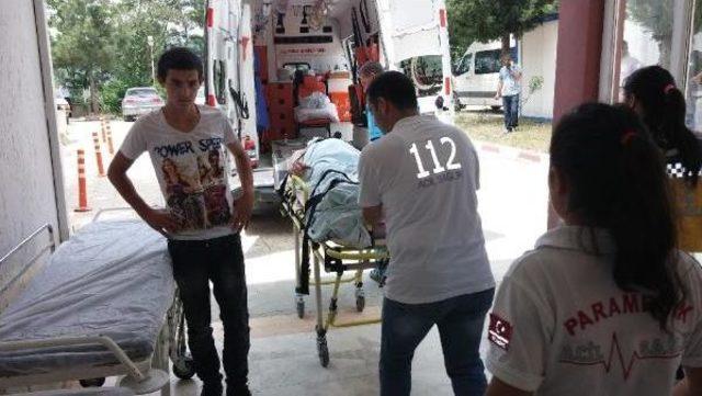 Andırın'da 2 Otomobil Çarpıştı: 6 Yaralı