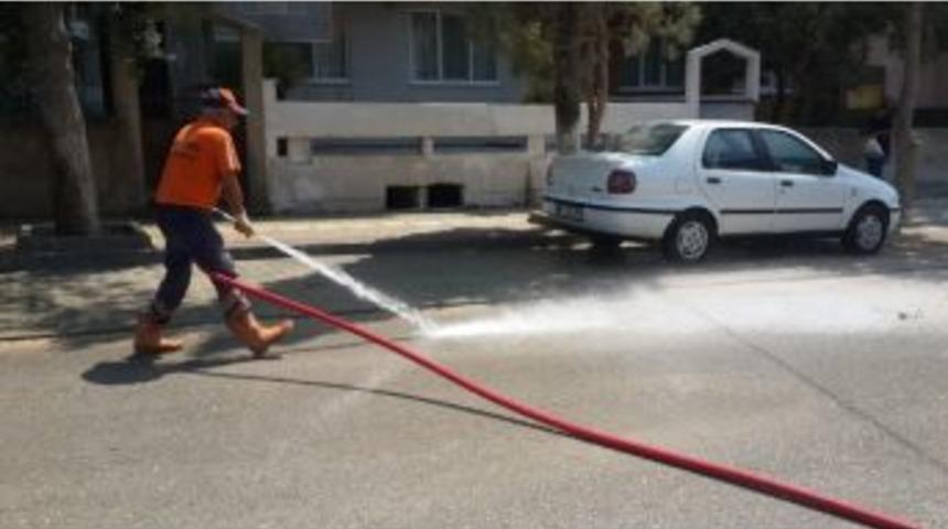 Orhangazi Caddeleri Yıkanıyor