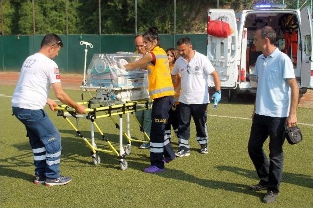 Premat&uuml;re İkizler Helikopterle İstanbul&rsquo;a Sevk Edildi