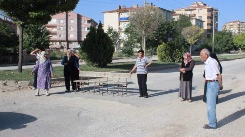 Alt Yapı &Ccedil;alışması Tamamlanmadı Gerek&ccedil;esiyle, Yolu Trafiğe Kapattılar
