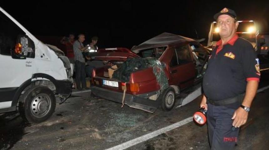 Kamyonetle Otomobil &Ccedil;arpıştı: 1 Yaralı