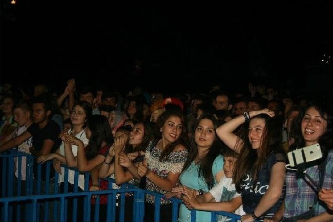 İnebolu&rsquo;da Kurtalan Ekspres Ve Haluk Levent Fırtınası