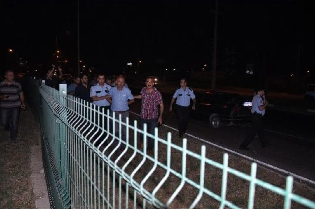 Bomba Y&uuml;kl&uuml; İddialı Araca Nefes Kesen Operasyon