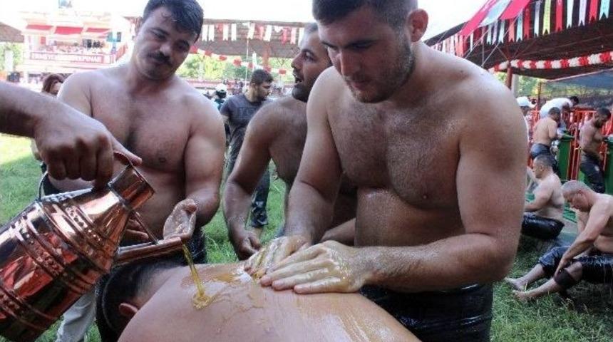 Kırkpınar Pehlivanları, 2015 Kırkpınar Yağlı G&uuml;reşleri&rsquo;nin İkinci G&uuml;n&uuml; Er Meydanına &Ccedil;ıktı