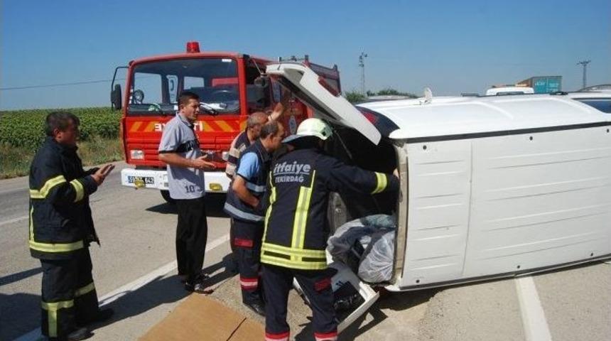 Tekirdağ&rsquo;da Hafif Ticari Ara&ccedil; Takla Attı: 2 Yaralı