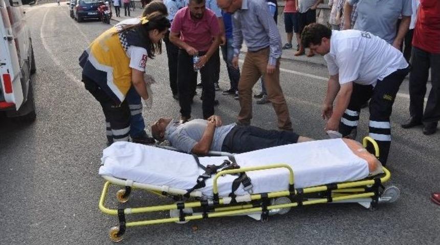 Boz&uuml;y&uuml;k&rsquo;te Otomobil Ve Motosiklet &Ccedil;arpıştı, 1 Yaralı