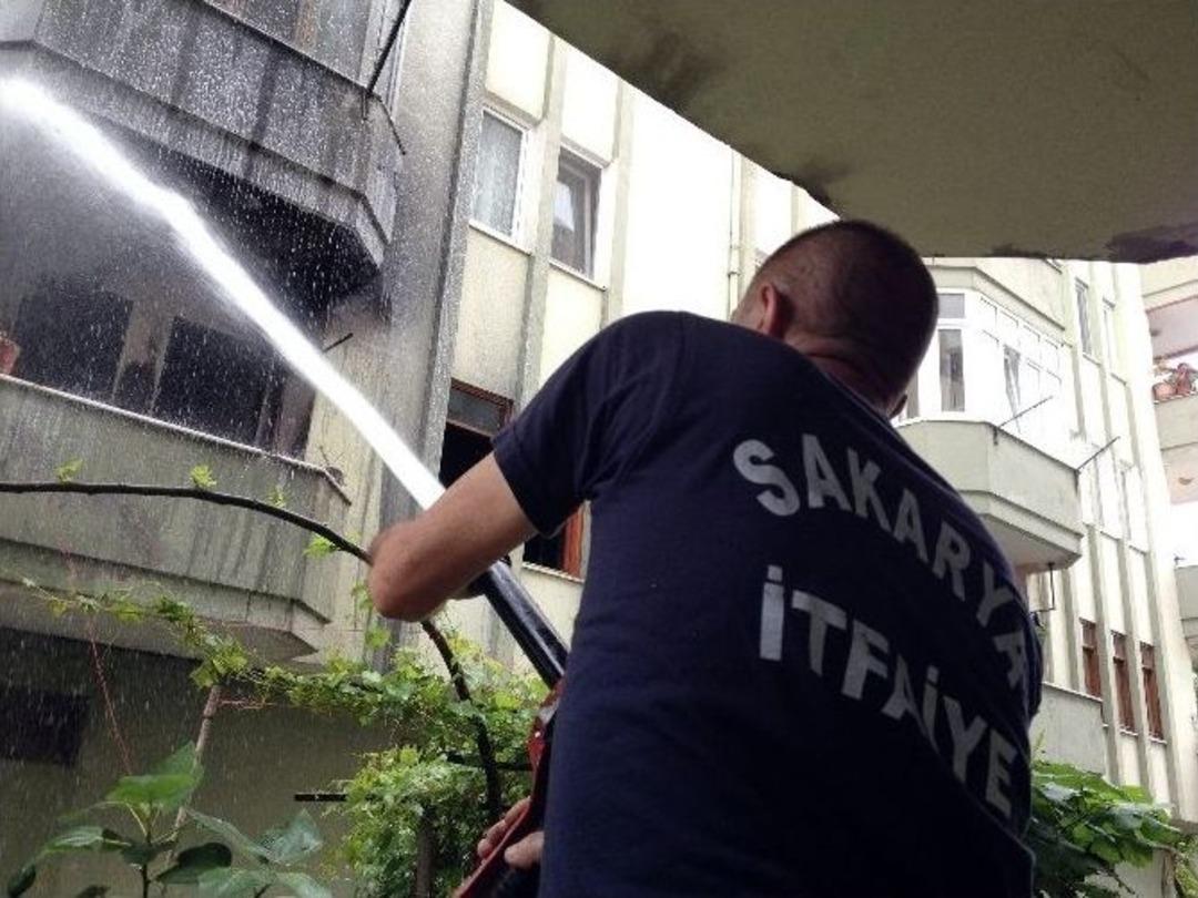 Sakarya&rsquo;da Yangın &Ccedil;ıkan Ev Kullanılmaz Hale Geldi