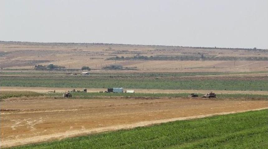 Kilis Sınırında Mevziler G&uuml;&ccedil;lendirilip Yeni Tanklar Konuşlandırıldı