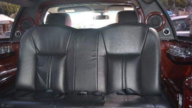 Evlenecek Çift Limuzin Tercih Edince